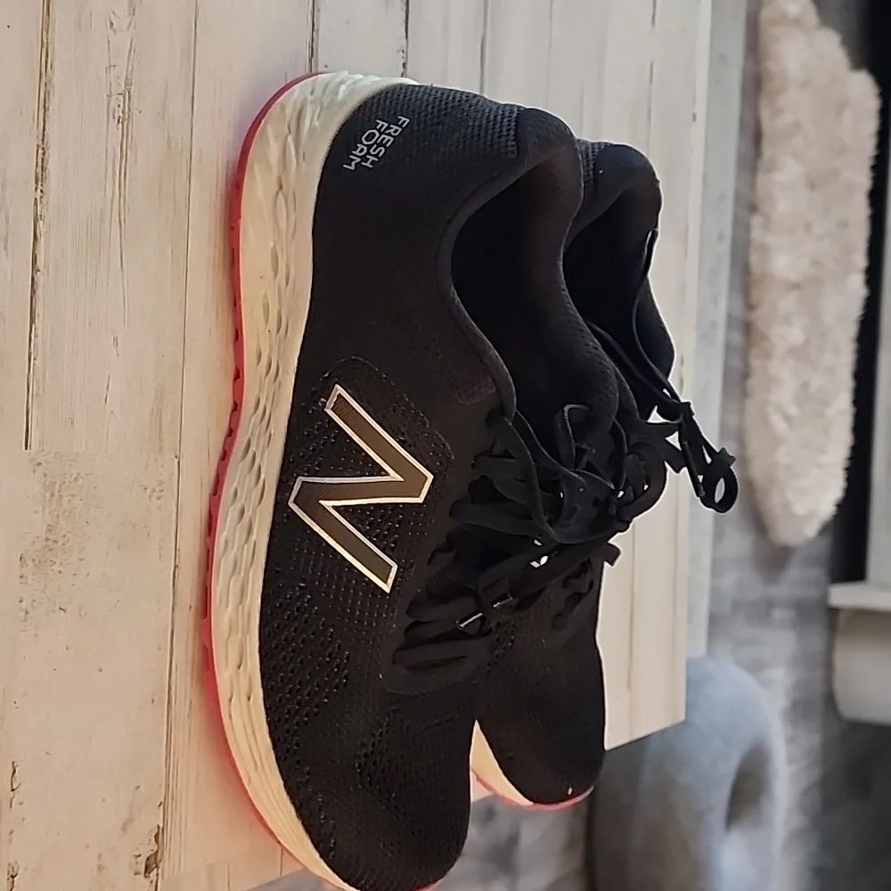 New balance sneakers with fresh foam - Picture 2 of 7